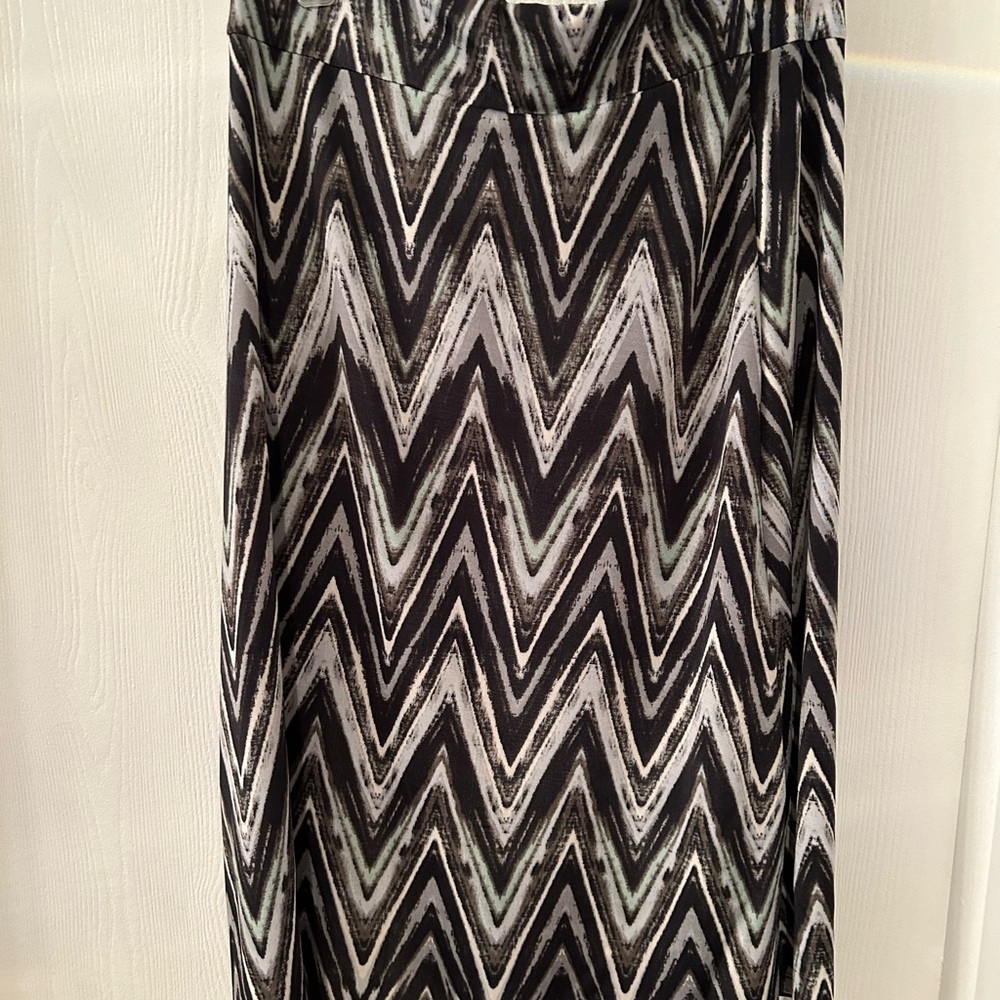 Bobeau Brand. Size medium skirt. Below the knee
